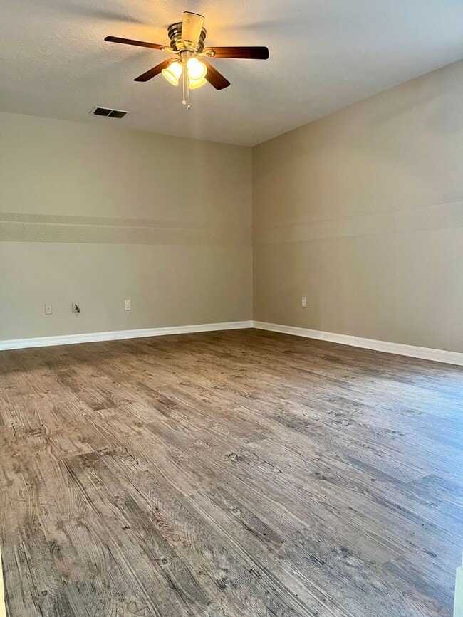 Building Photo - Fresh and Refurbed  3 Bed / 2 Bath Home in Apopka