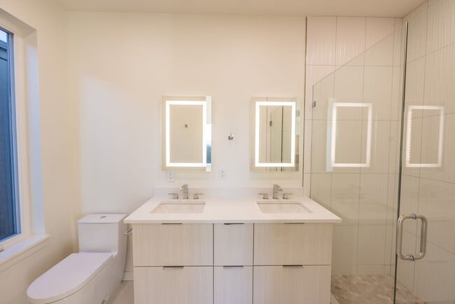 Building Photo - Riverside Townhomes - Waterfront Living in...