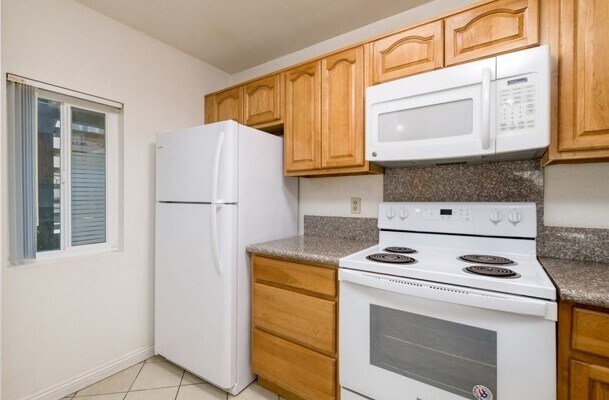 Building Photo - 7525 Charmant Dr