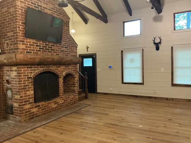 Building Photo - 360 Wood Landing Rd