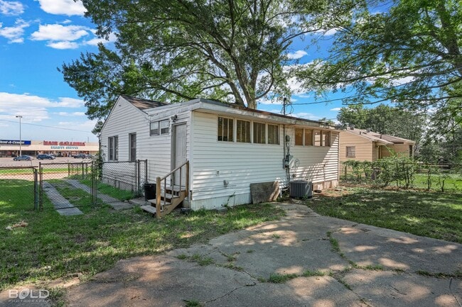 Building Photo - 2617 Waggoner Ave