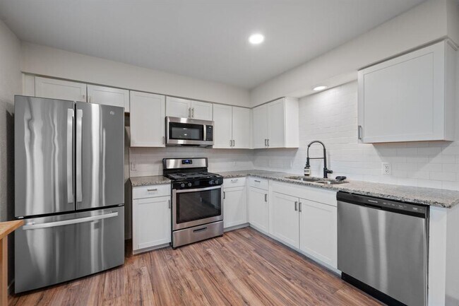 Building Photo - 6305 Clubway Ln