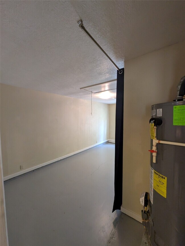 Building Photo - 5203 Heathercrest Dr