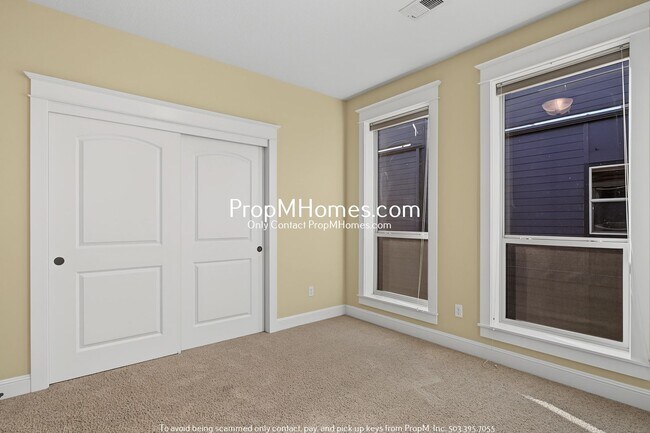 Building Photo - Beautiful Two Bedroom Townhouse In Humboldt - End Unit!