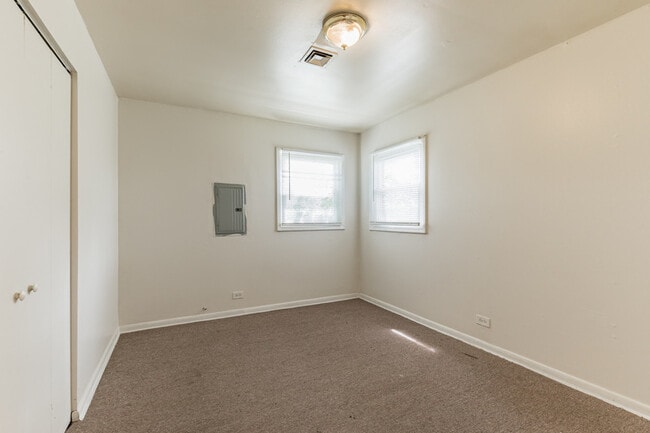 Building Photo - 444 W Hickory St