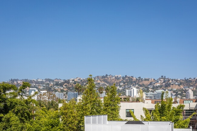 Building Photo - 825 Kings Rd