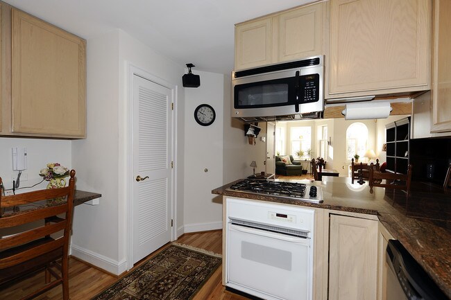 Building Photo - 1757 T Street NWUnit C