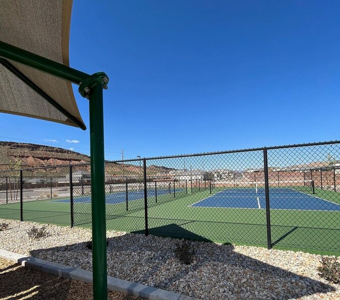 Building Photo - 693 S Taylor Creek Dr