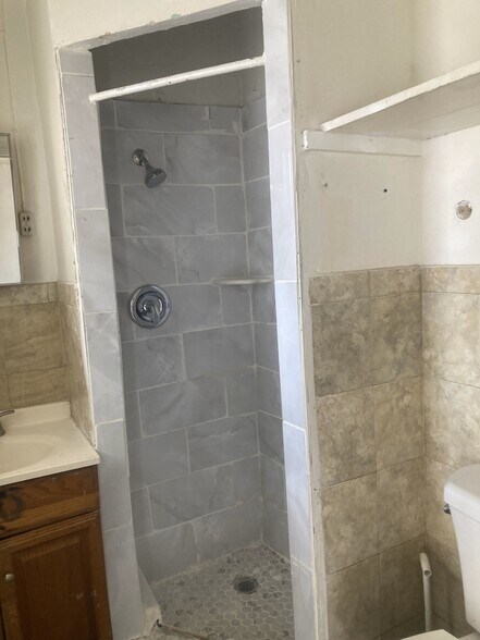 Building Photo - 2102 9th St W