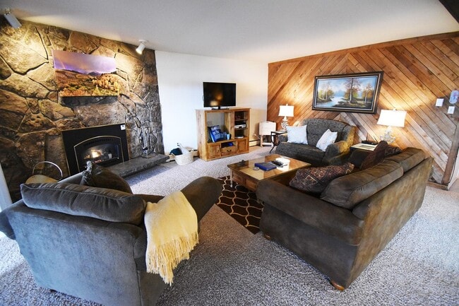Building Photo - Winter Seasonal Rental- Timberline 14