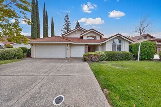 Building Photo - Updated 3 Bedroom Home with 3-Car Garage i...