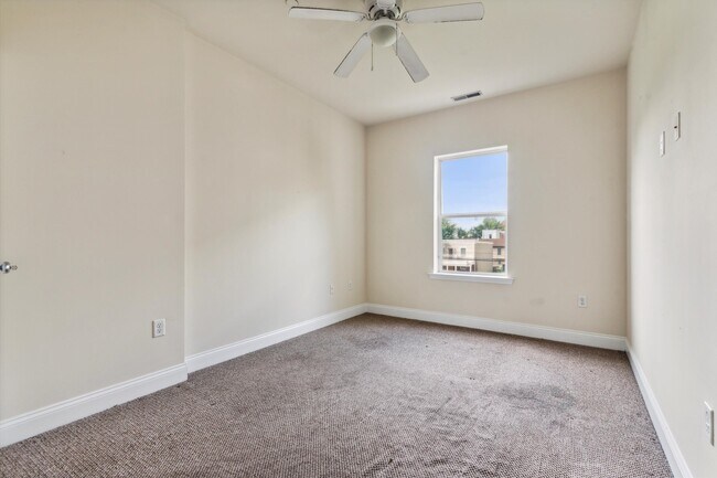 Building Photo - 1705 Arlington St