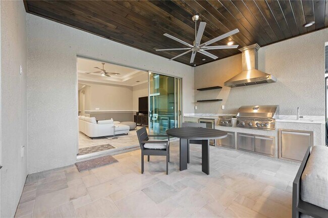 Building Photo - 645 Maraviya Blvd