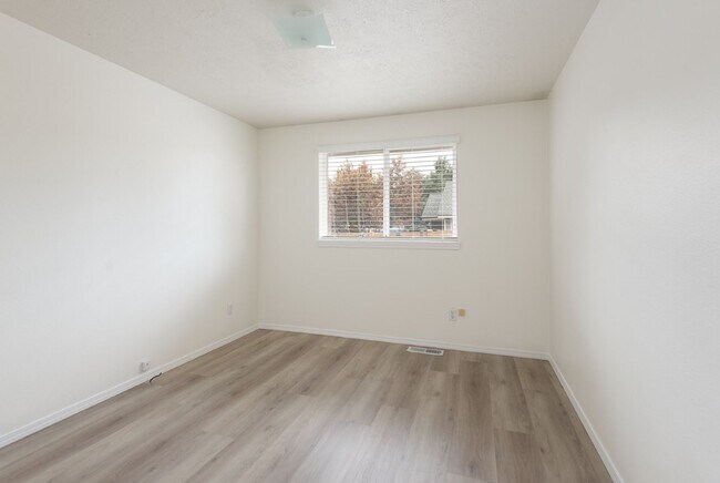 Building Photo - 63251 Gallop Ct