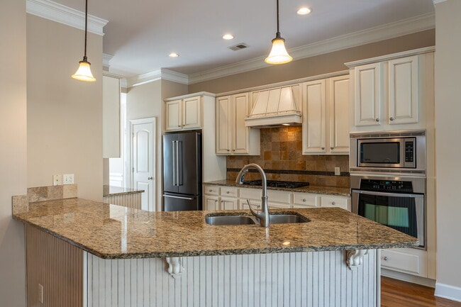 Building Photo - 913 Telfair Close