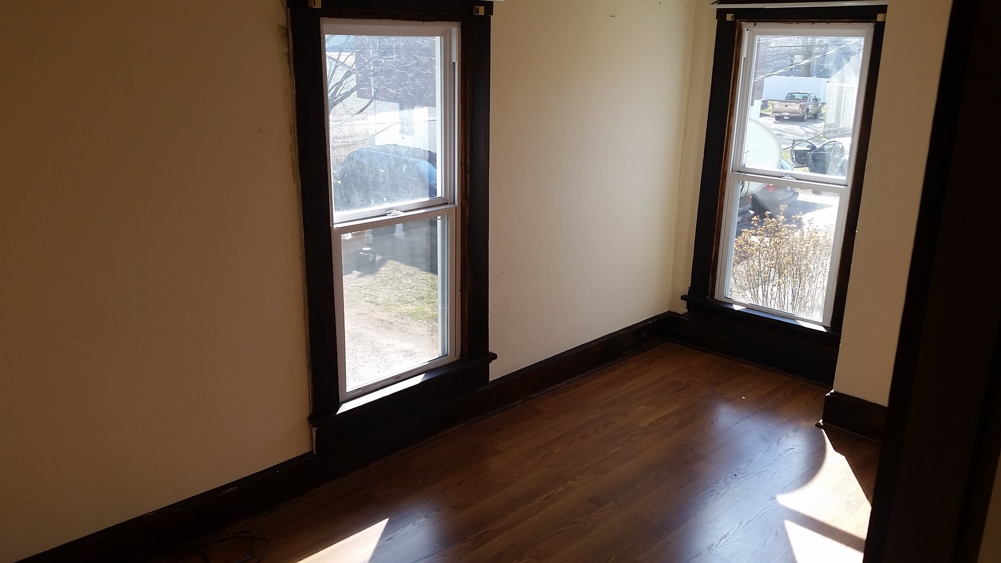 Building Photo - 315 S Maple St