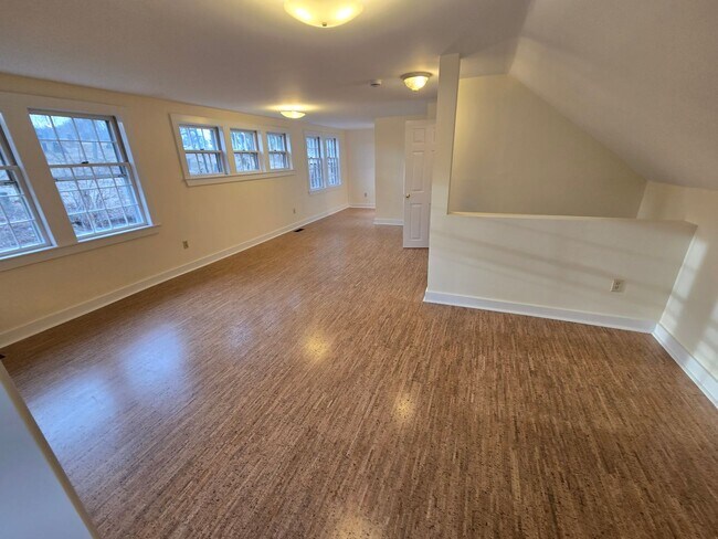 Building Photo - 5 Hillside Ave