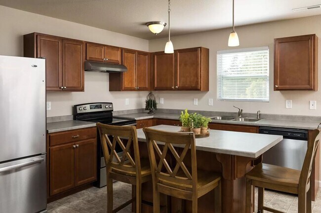 Building Photo - Immediate Occupancy Available