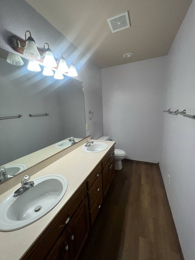 Building Photo - BEAUTIFUL 3 BEDROOM / 2 BATHROOM HOUSE IN ...