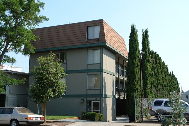 Building Photo - 14 Highland Ave