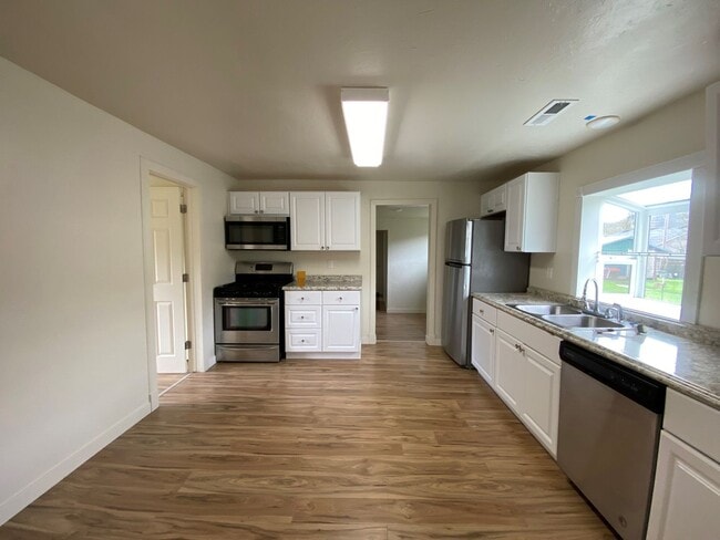 Building Photo - Great Remodeled 3 Bedroom House!