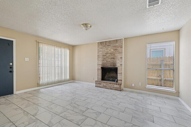Building Photo - 4003 Stonebridge Dr