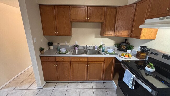 Building Photo - 1301 W 3rd St