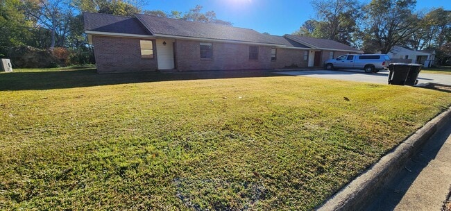 Cloverland-Denson-Parking - 704 Denson Ave SW