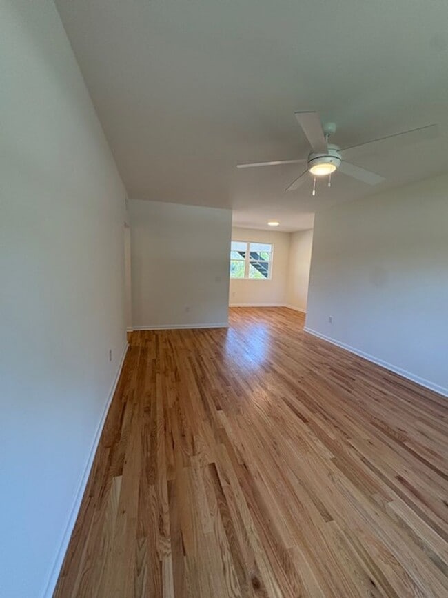 Building Photo - Newly Renovated Three Bedrooms Condo in South Windermere