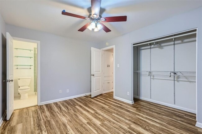 Building Photo - 8014 Vinewood Ln