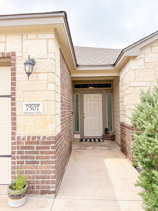 Building Photo - 7507 Park Meadow Dr
