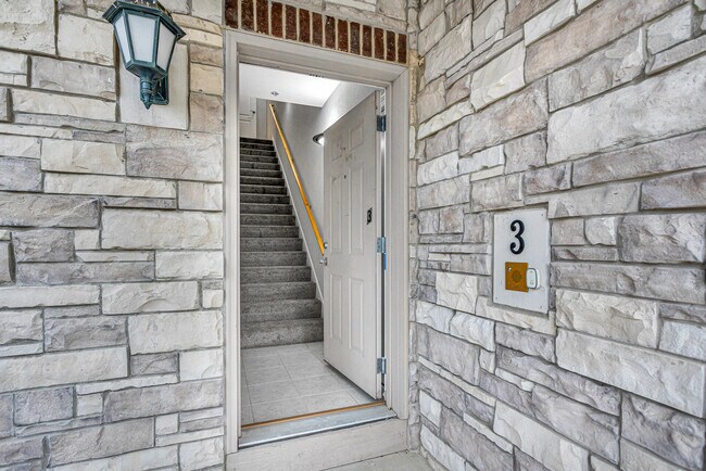 Building Photo - 4666 Sagewood Cir