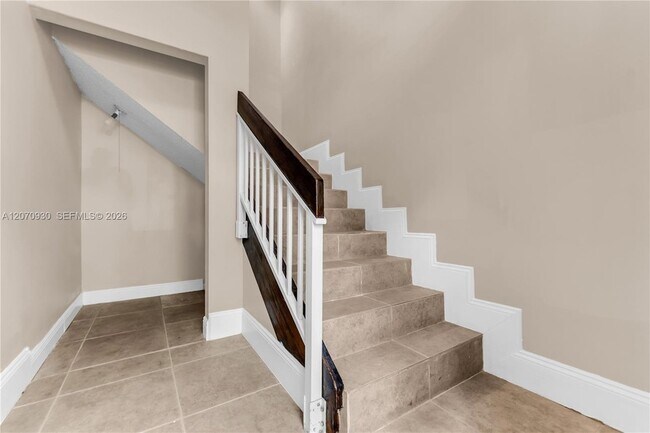 Building Photo - 15563 Miami Lakeway N