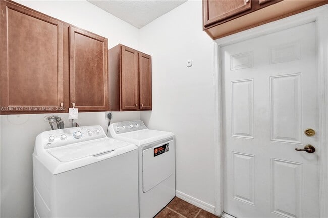 Building Photo - 3041 SW 88th Ave