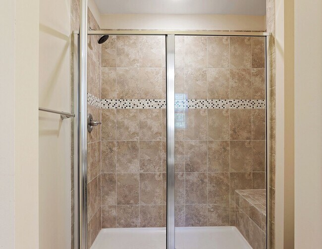 Building Photo - BEAUTIFULLY RENOVATED TOWNHOME IN MECHANICSVILLE