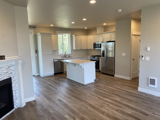 Building Photo - 1266 Fairwood Dr SW