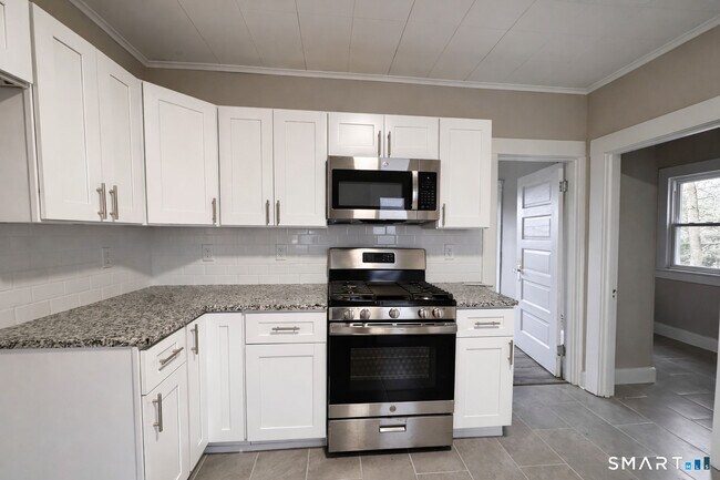 Building Photo - 166 Sherman Ave