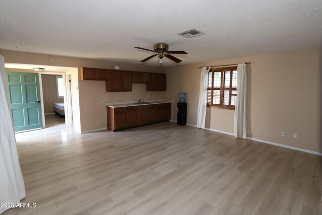 Building Photo - 3809 E Coolidge St