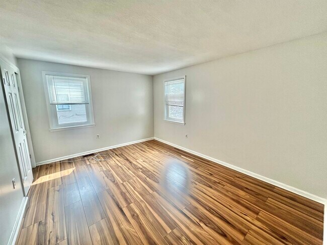Building Photo - 4b Pine Grove Ave