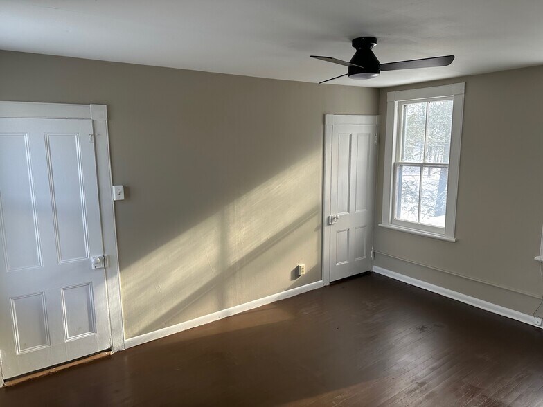 Building Photo - 2 Hanscom Ave