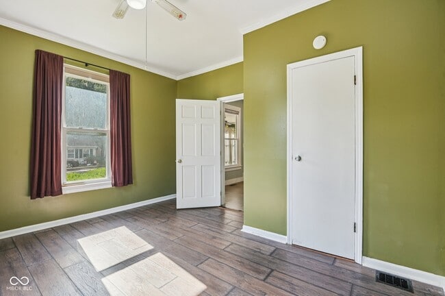 Building Photo - 1920 E 67th St