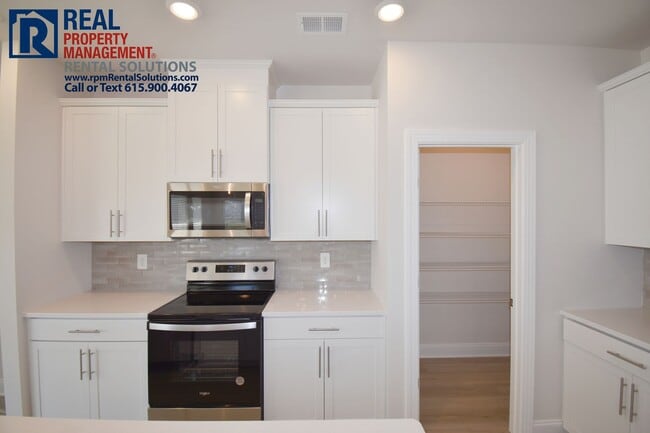 Building Photo - Beautiful 3 bedroom home in Murfreesboro! Off of Veterans Pkwy!