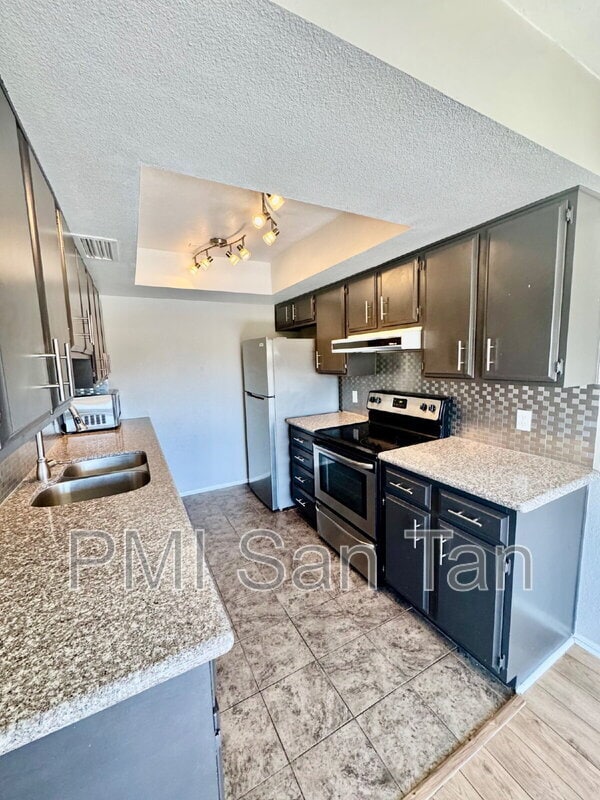 Building Photo - 1265 N Granite Reef Rd