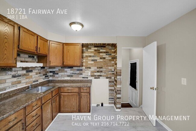 Building Photo - 18721 Fairway Ave