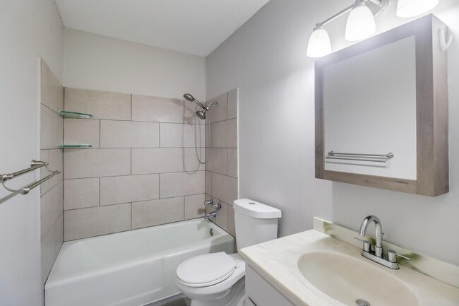 Building Photo - 15744 Parkwood Dr S