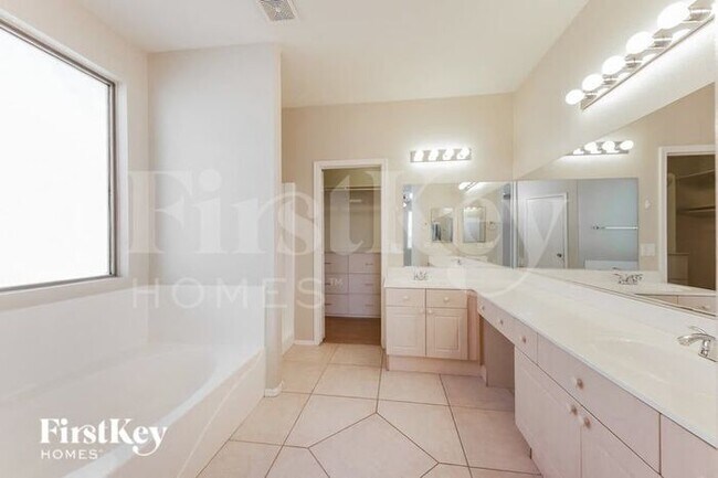 Building Photo - 16221 W Marconi Ave