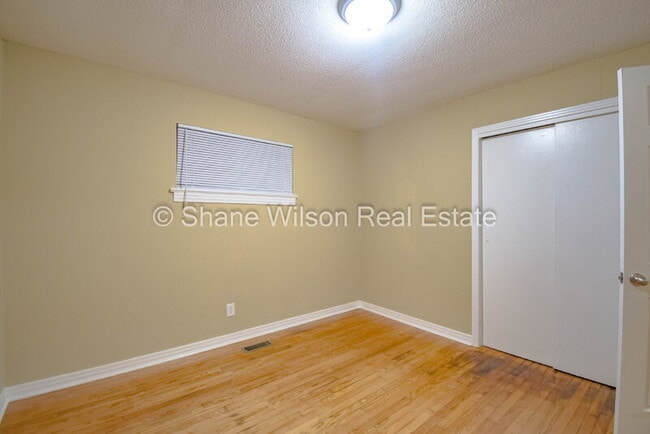 Building Photo - 804 Henderson Ave