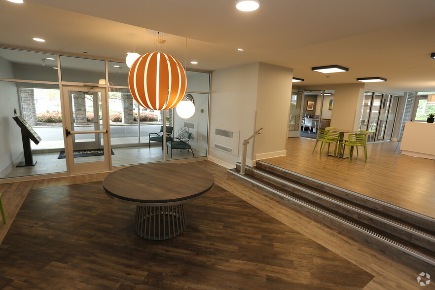 Entrance Lobby - Imperial House Apartments