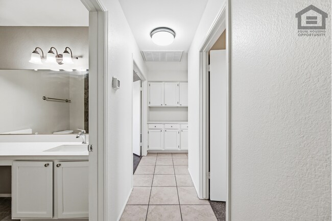 Building Photo - 6Bed/3Bath Split Level House at Cactus/75th Ave! Ready for Immediate Move-In! -- POOL!