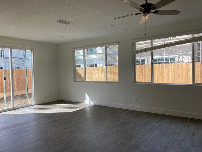 Building Photo - 2454 Fidalgo Wy